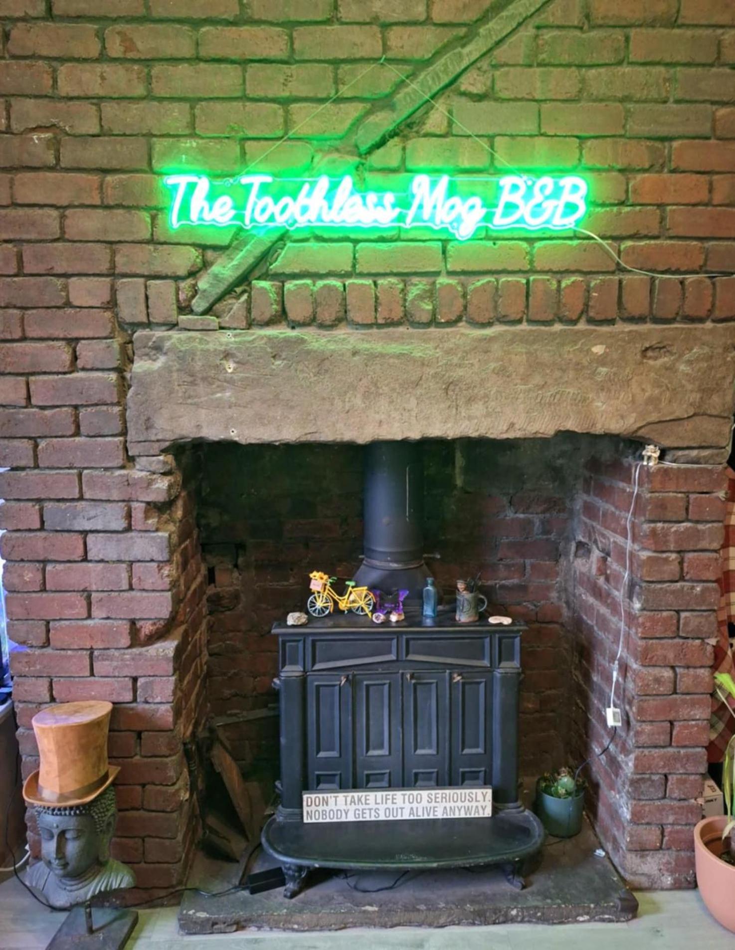 Todmorden Bed & Breakfast - The Toothless Mog Walsden Dış mekan fotoğraf